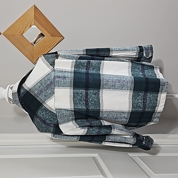 Vine and Live Fleece Top - Picture 3 of 6